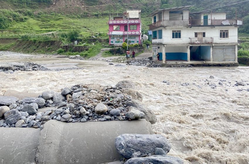  नदीमा पानीको बहाब बढेपछि मेलम्ची खानेपानी आयोजना बन्द