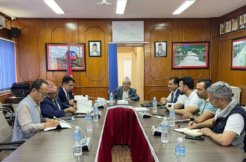  सांसद सापकोटाको नेतृत्वमा भौतिक पूर्वाधारमन्त्रीसँग छलफल, खागदल खोलामा तत्काल बेलिब्रिज राखिने